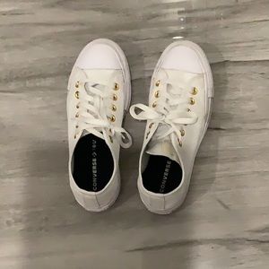 Brand new white converse low tops gold detailing women’s size 6